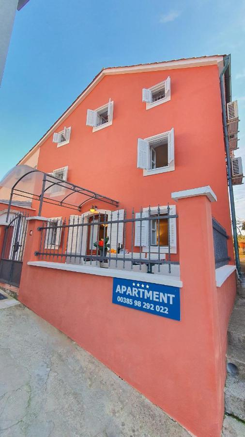 הוילה נזרין Casa Mattea מראה חיצוני תמונה